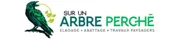 Logo Sur un arbre perché
